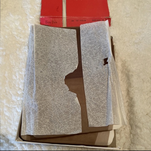 SOLD - 4 PAIR Van Raalte 11 LONG Lengthies 284 “30” Taupe Haze Vintage Stockings - Picture 16 of 16